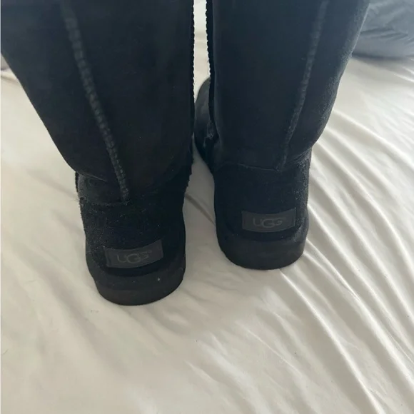 Ugg Classic Short II - Picture 2 of 6